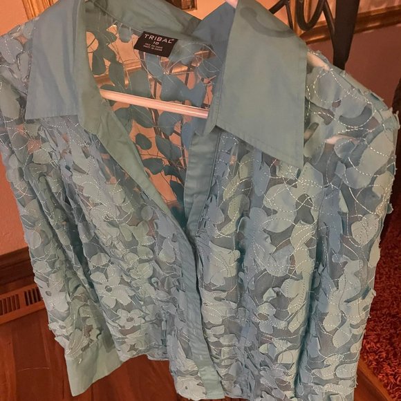 WOMEN'S LACE BLOUSE BLUE .. Size 10 TRIBAL design.. Very good condition~ - Picture 4 of 4